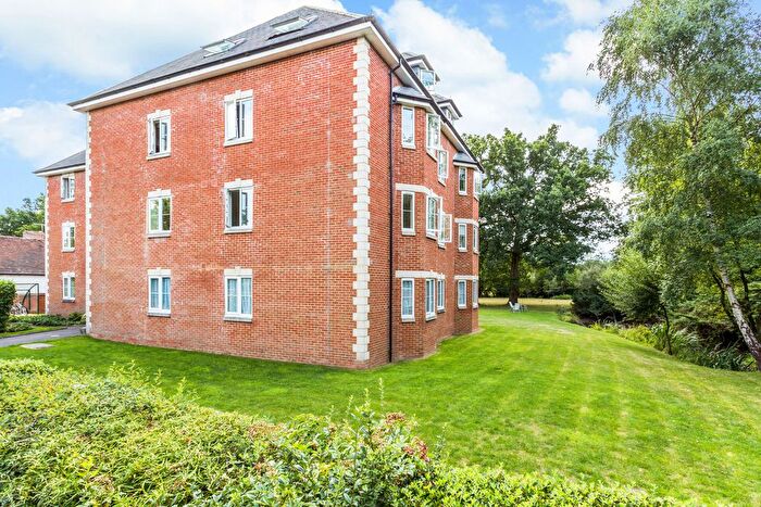 1 Bedroom Flat To Rent In Green Lane, Horley, RH6