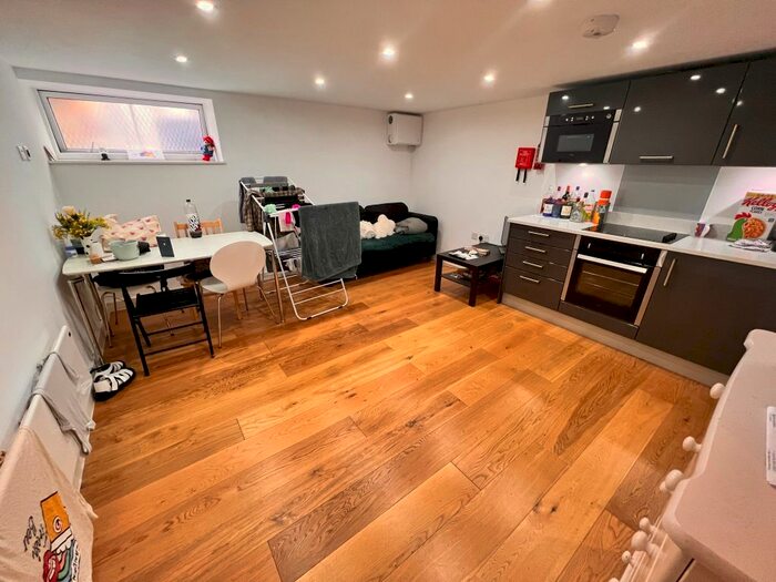 2 Bedroom Flat To Rent In Pembroke Road, London, N10