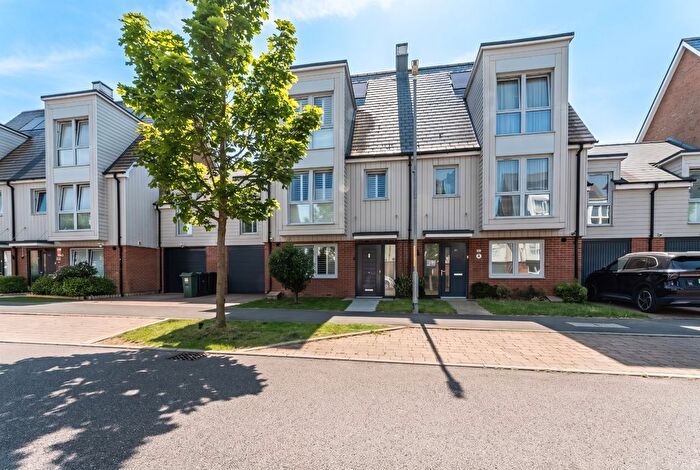 4 Bedroom Semi-detached House For Sale In Castleridge Drive, Greenhithe, Kent, DA9
