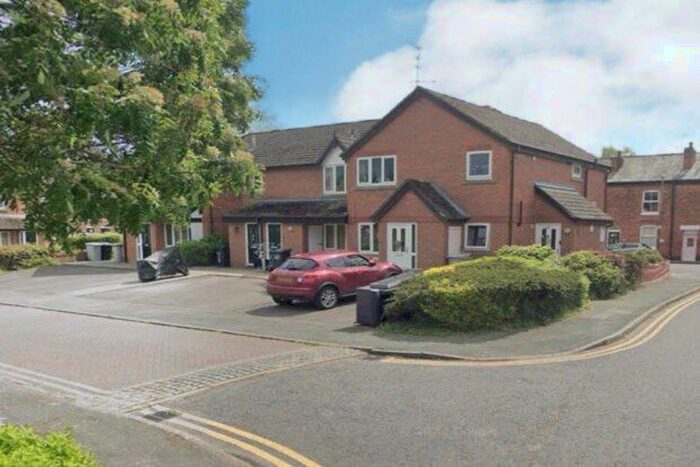 2 Bedroom Flat To Rent In Tynedale Close, Macclesfield, SK11