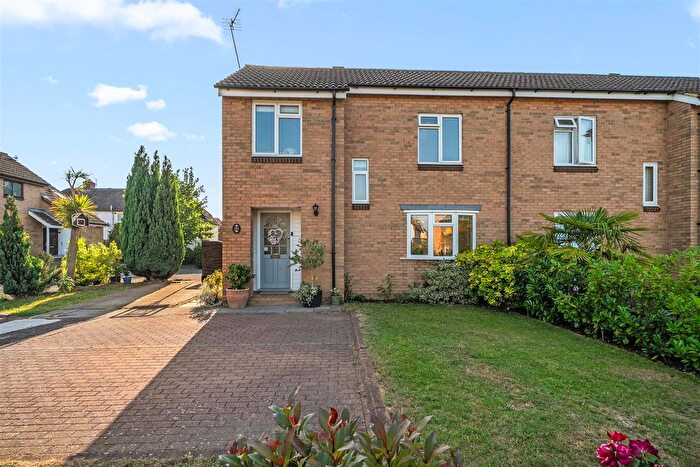 3 Bedroom End Terrace House For Sale In Emley Road, Addlestone, KT15
