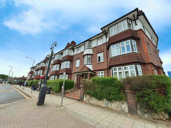 3 Bedroom Flat To Rent In Kenton Road, Harrow, HA3