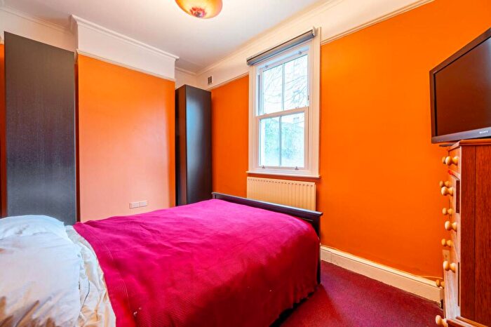 3 Bedroom Flat For Sale In Lechmere Road, Willesden Green, London, NW2
