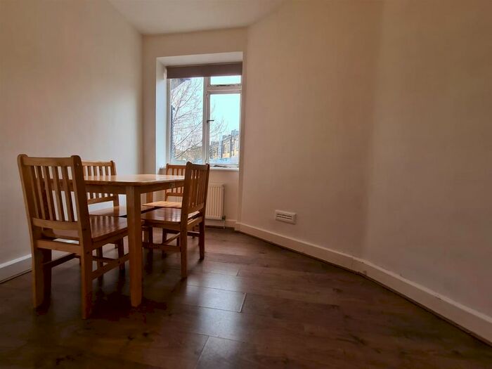 2 Bedroom Flat To Rent In Lyham Road, London, SW2