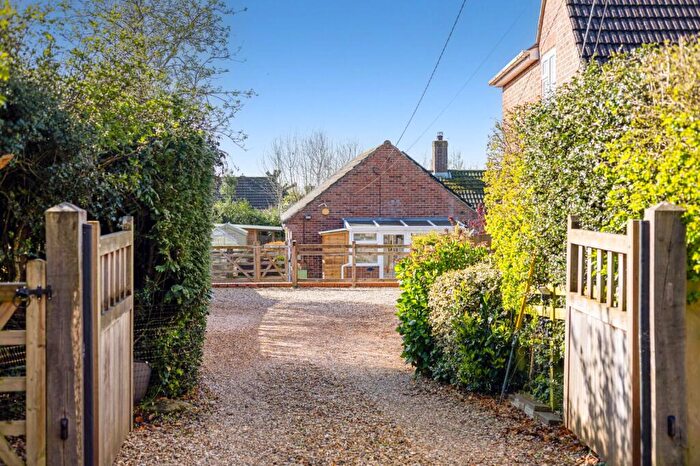 3 Bedroom Bungalow For Sale In Spring Lane, Cold Ash, RG18