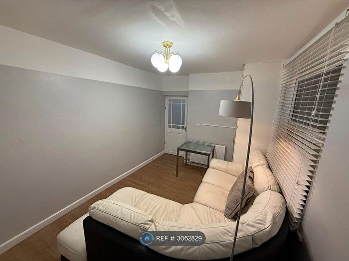 2 Bedroom Flat To Rent In Newport, Newport, NP20