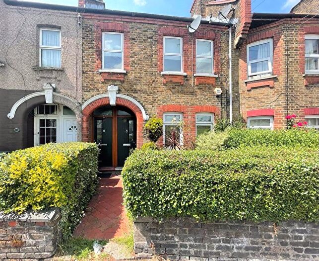 2 Bedroom Flat For Sale In Higham Hill Road, London, E17