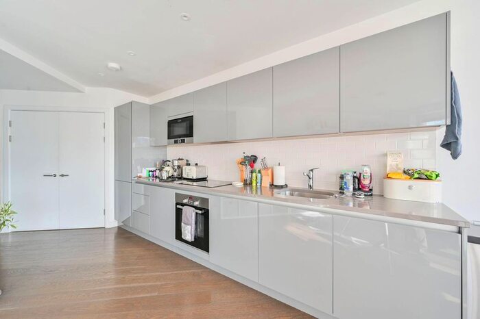 2 Bedroom Flat To Rent In Wansey Street, Elephant And Castle, London, SE17