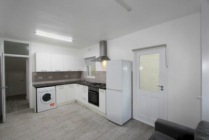 2 Bedroom Flat To Rent In Philip Lane, London, N15