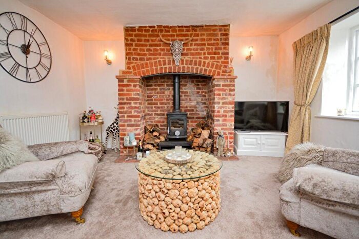 2 Bedroom Cottage To Rent In Front Street, South Creake, NR21