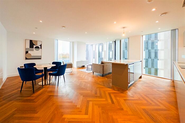 3 Bedroom Apartment To Rent In East Tower, Deansgate Square, M15