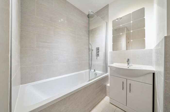 2 Bedroom Apartment To Rent In Kemnal Road, Chislehurst, BR7