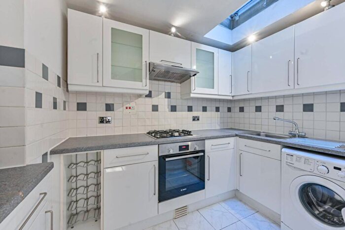 1 Bedroom Flat To Rent In Kennet Close, Battersea, London, SW11