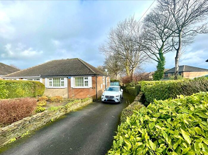 2 Bedroom Semi-Detached Bungalow For Sale In Chiltern Avenue, Huddersfield, HD3