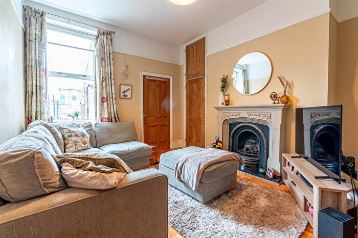 2 Bedroom Flat To Rent In Simonside Terrace, Heaton, NE6