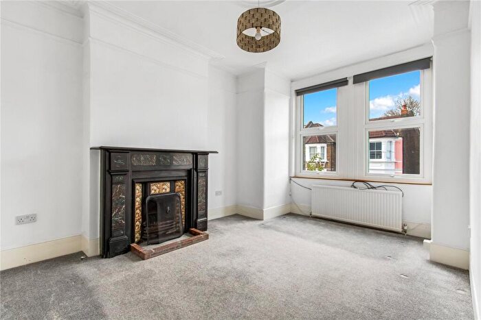 3 Bedroom Apartment To Rent In Crescent Road, London, N22