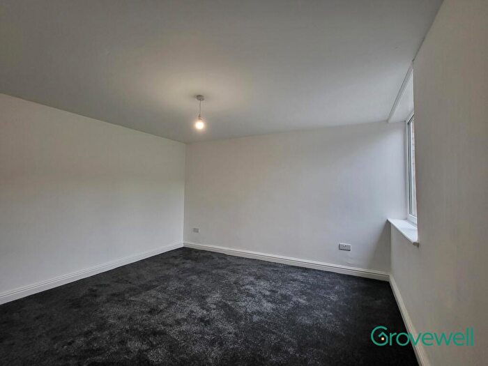 2 Bedroom Flat To Rent In Windsor Road, Prestwich, Manchester, M25