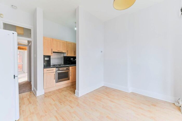 1 Bedroom Flat To Rent In High View Road, Crystal Palace, London, SE19