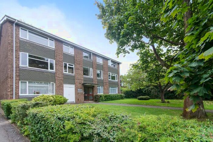 2 Bedroom Flat To Rent In Cornwall Road, Hatch End, Pinner, HA5