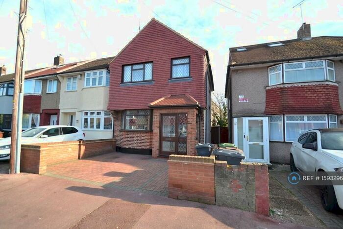 4 Bedroom End Of Terrace House To Rent In Naseby Road, Dagenham, RM10