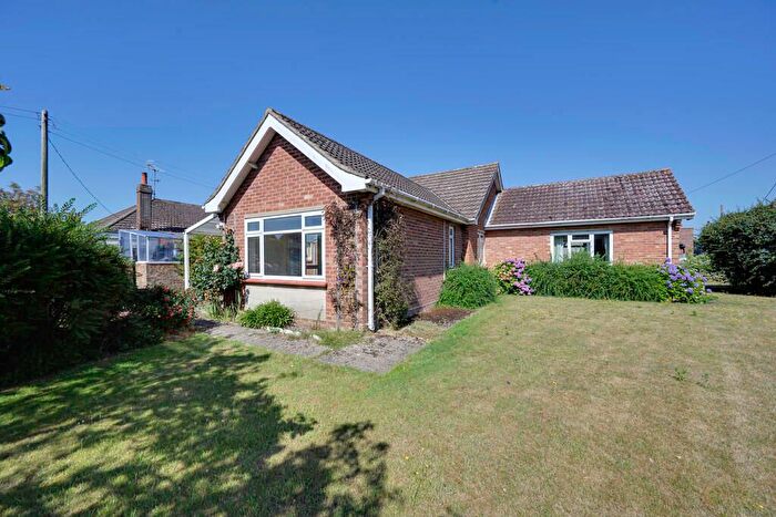 3 Bedroom Bungalow For Sale In Grimston Lane, Trimley St. Martin, Felixstowe, IP11