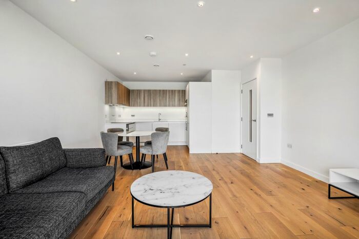 1 Bedroom Flat To Rent In Twickenham Gateway, London Road, Twickenham, TW1