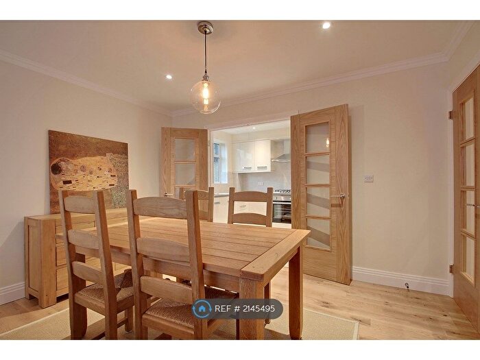 2 Bedroom Flat To Rent In South Vale, Harrow, HA1