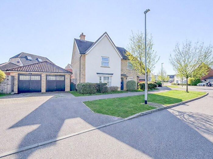 4 Bedroom Detached House For Sale In Christmas Tree Crescent, Hockley, SS5