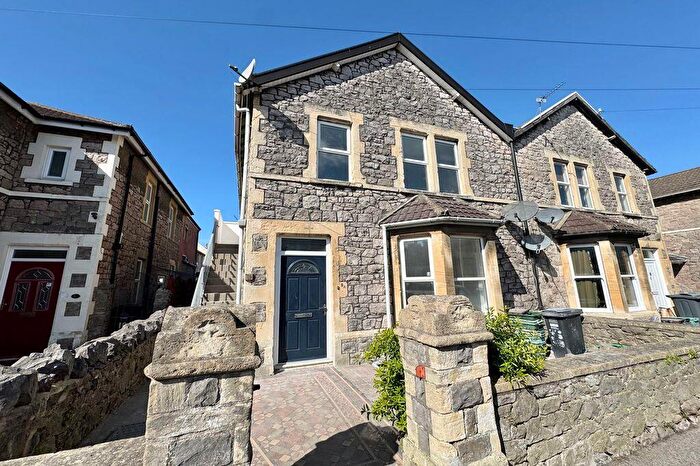 2 Bedroom Flat For Sale In Whitecross Road, Weston-Super-Mare - No Onward Chain, BS23