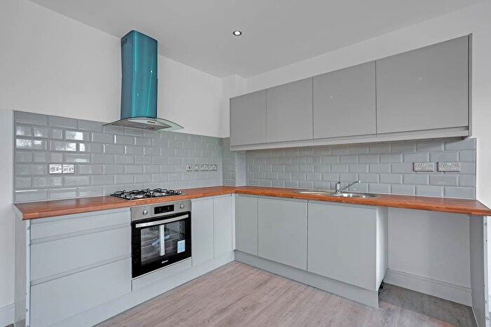 2 Bedroom Maisonette To Rent In Wellwood Road, Ilford, IG3