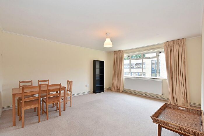 3 Bedroom Flat To Rent In Peterborough Road, Fulham, London, SW6