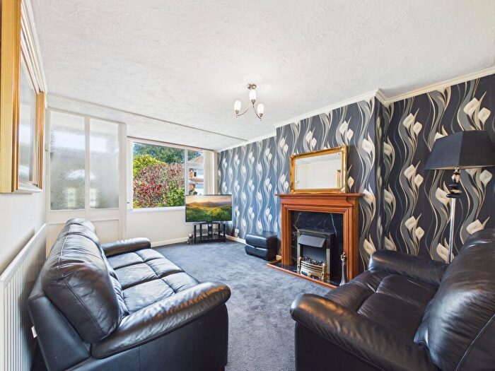 3 Bedroom Semi-Detached House For Sale In Parkfield Avenue, Tyldesley, M29