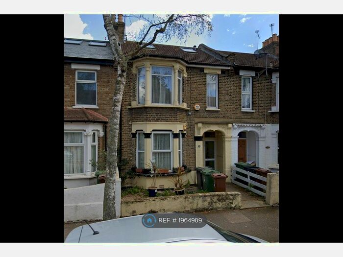 3 Bedroom Flat To Rent In Scotts Road, London, E10