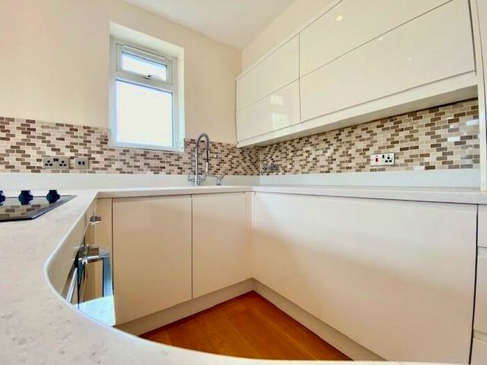 1 Bedroom Apartment To Rent In Flora Grove, St. Albans, AL1