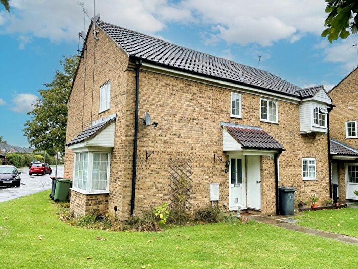 2 Bedroom House To Rent In Creran Walk, Linslade, LU7