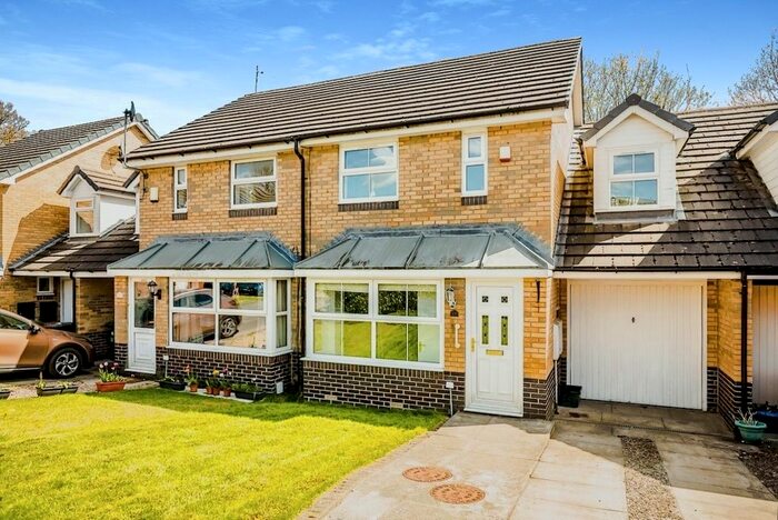 3 Bedroom Terraced House To Rent In The Muirlands, Huddersfield, West Yorkshire, HD2