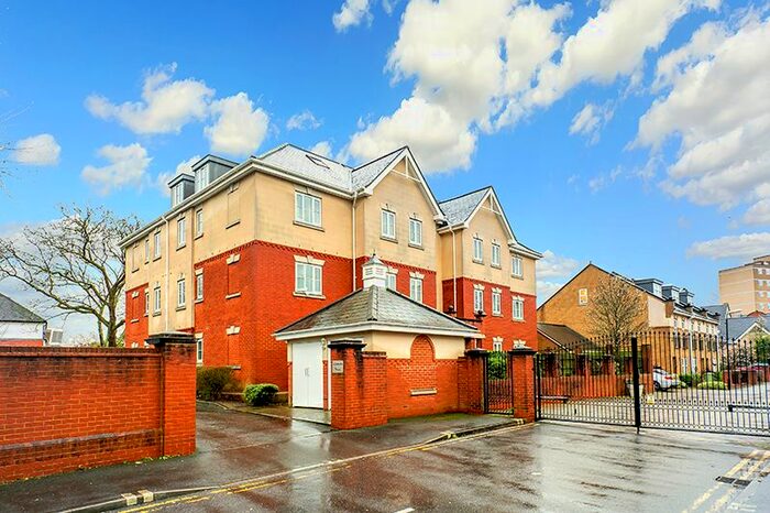 2 Bedroom Flat To Rent In Floyer Close, Richmond TW10