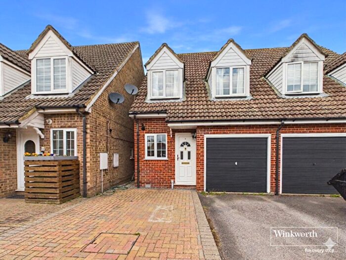 3 Bedroom Semi-Detached House For Sale In Chapman Walk, Thatcham, Berkshire, RG18