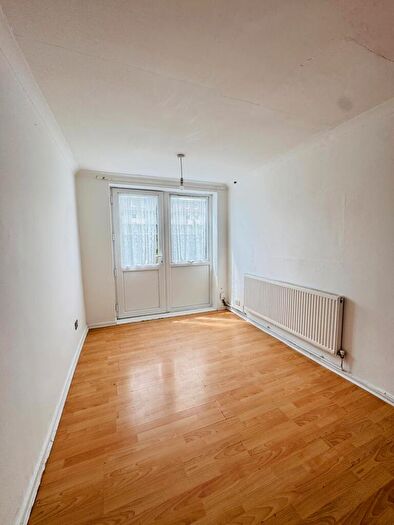 3 Bedroom Maisonette To Rent In Bradwell Avenue, Dagenham, RM10