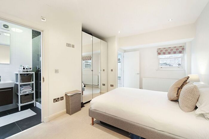 2 Bedroom Maisonette To Rent In Dawes Road, Fulham Broadway, London, SW6