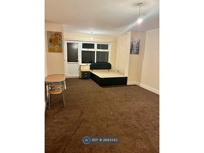 Studio To Rent In Mayfield Road, Birmingham, B13