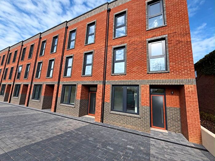 4 Bedroom Town House For Sale In Aycliffe Road, Borehamwood, WD6