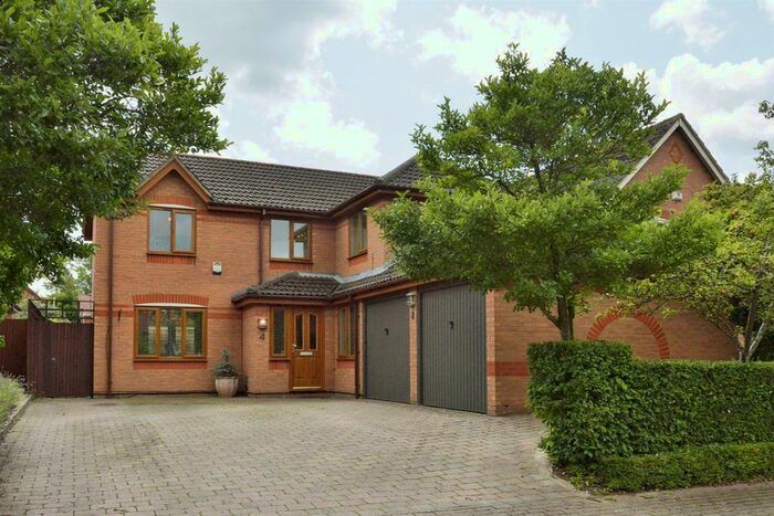 4 Bedroom Detached House For Sale In Laker Court, Oldbrook, Milton Keynes, MK6
