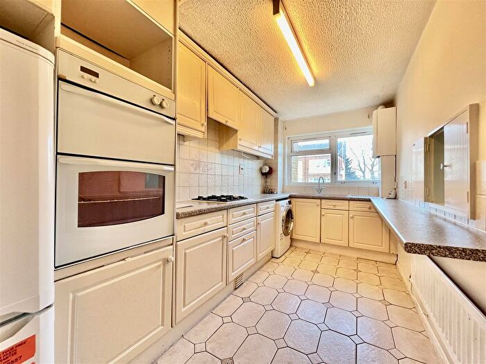 2 Bedroom Flat To Rent In Field Road, Feltham, TW14