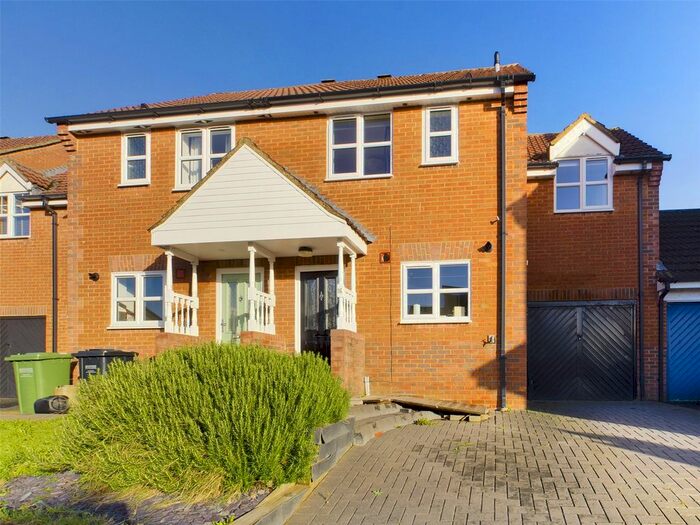3 Bedroom Semi-Detached House For Sale In Mandalay Drive, Norton, Brockhill Village, Worcester, WR5