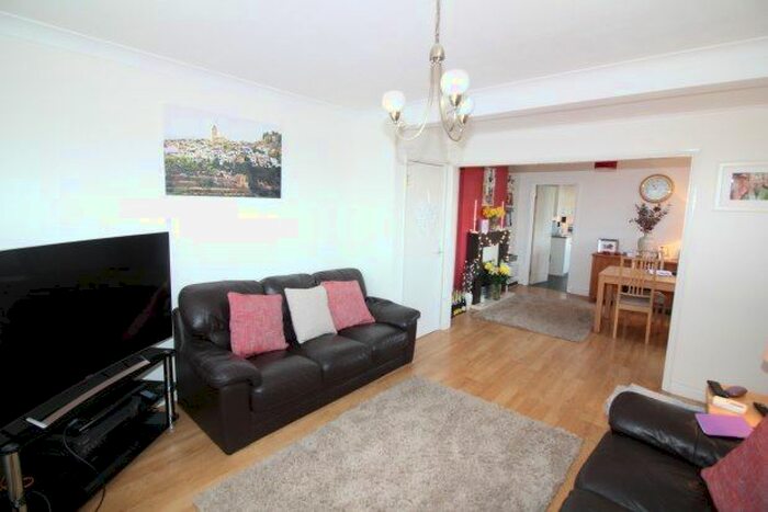 3 Bedroom Property To Rent In Meadow Road, Bromley, BR2