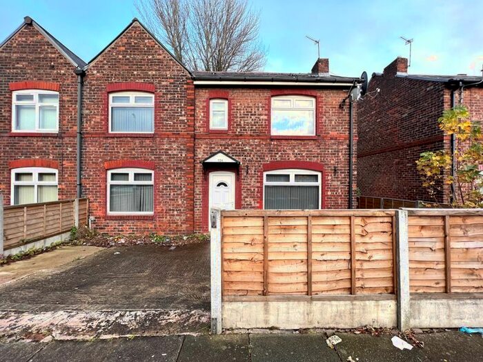 4 Bedroom Semi-Detached House To Rent In Littleton Road, Salford, M7