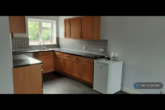 2 Bedroom Flat To Rent In Brittany Court, Dunstable, LU6