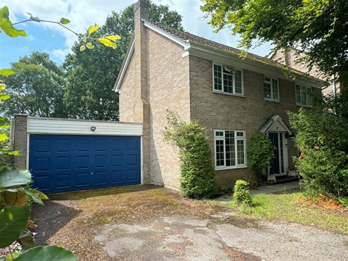 4 Bedroom Detached House For Sale In Conifer Crest, Newbury, RG14