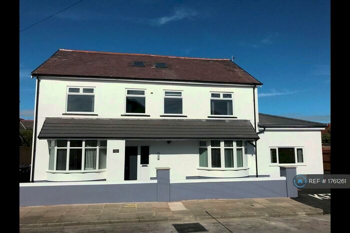 1 Bedroom Penthouse To Rent In & Cambridge Road, Thornton-Cleveleys, FY5